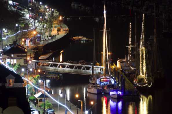 12 December 2020 - 19-46-18
Gradually more and more craft on Dartmouth's town jetty are lighting up.
Luckily with LEDs, not inflammables.
-----------------------------
Dartmouth town jetty yacht Xmas lights
